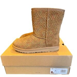 NEW UGG Kids' Classic II Graphic Stitch Short Boot Chestnut 3M